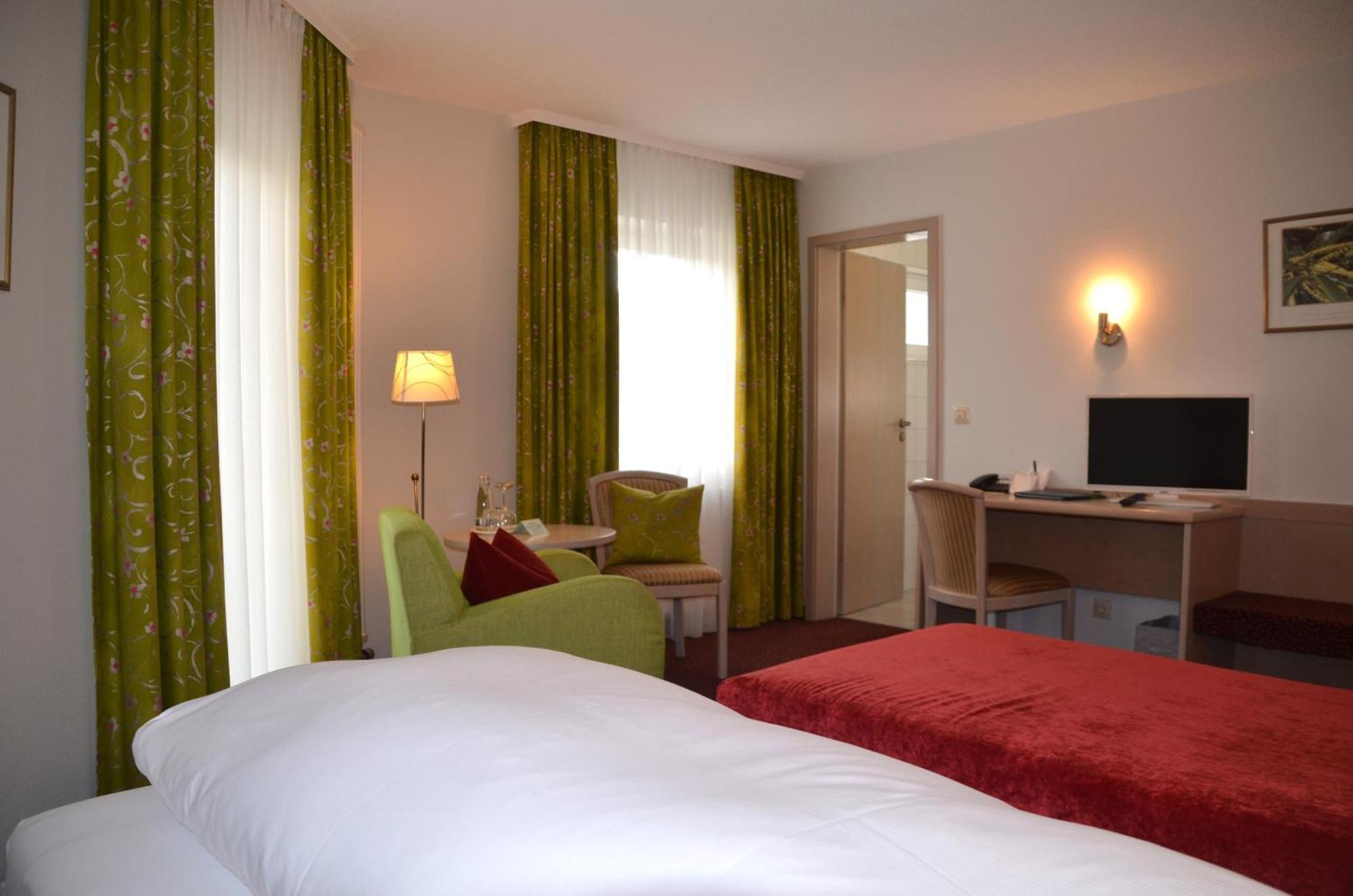 Castell Hotel & Restaurant Leinsweiler Dış mekan fotoğraf